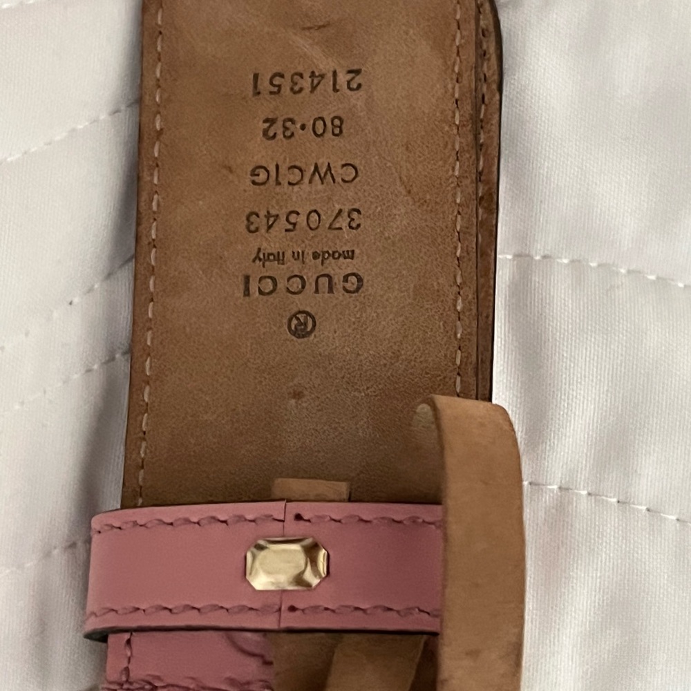 Pink leather Gucci belt